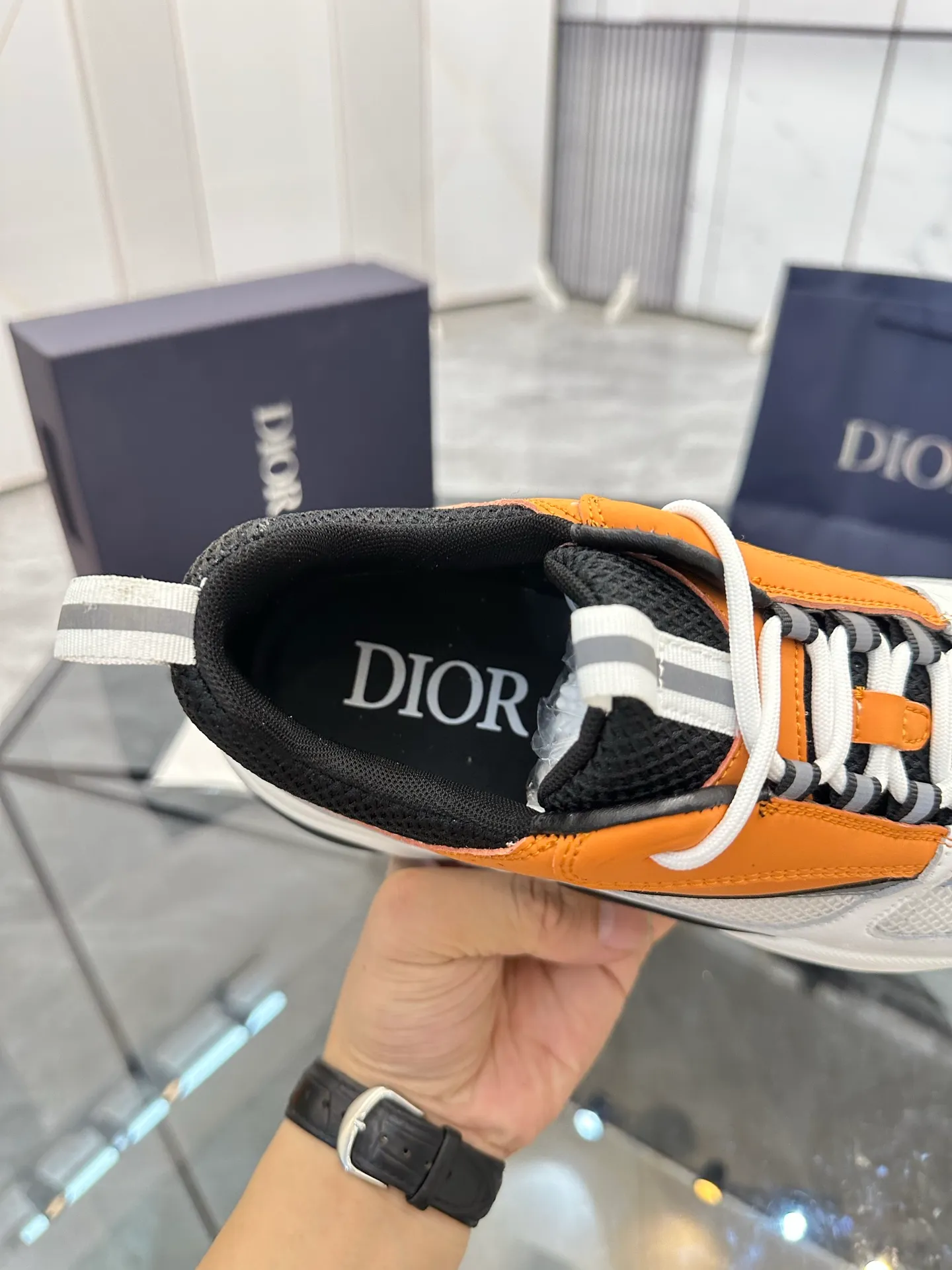 Men's shoes: 💰P460¥ Ready in Guangzhou, fully packaged Product trademark: Dior* "Dior*" low-top casual shoes Regular size: 38-46 (can be customized to 47) B22 Product materials: imported cowhide leather upper spliced ​​with original fabric, breathable lining, original outsole. Number: 920
